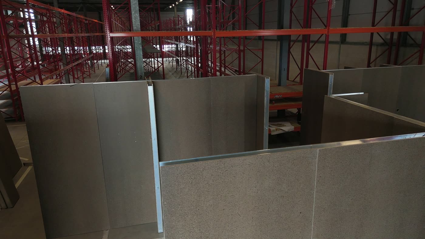 Systeemwanden: wanden van Fast Connect Walls in een bedrijfshal